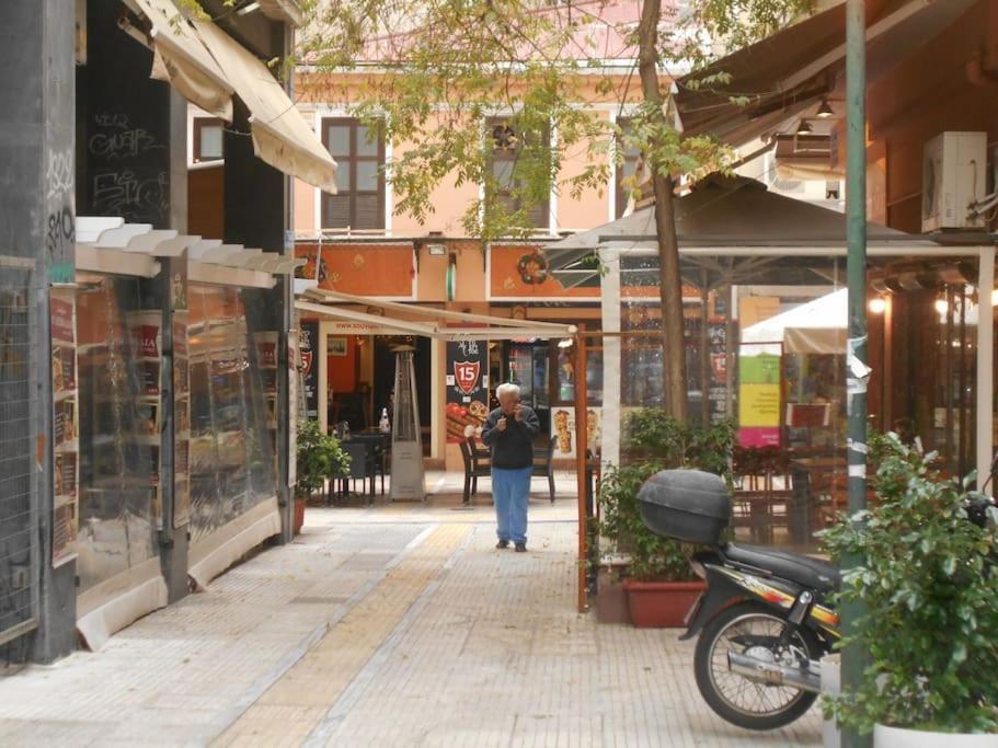 Downtown Quiet Apartment On A Pedestrian Street アテネ エクステリア 写真
