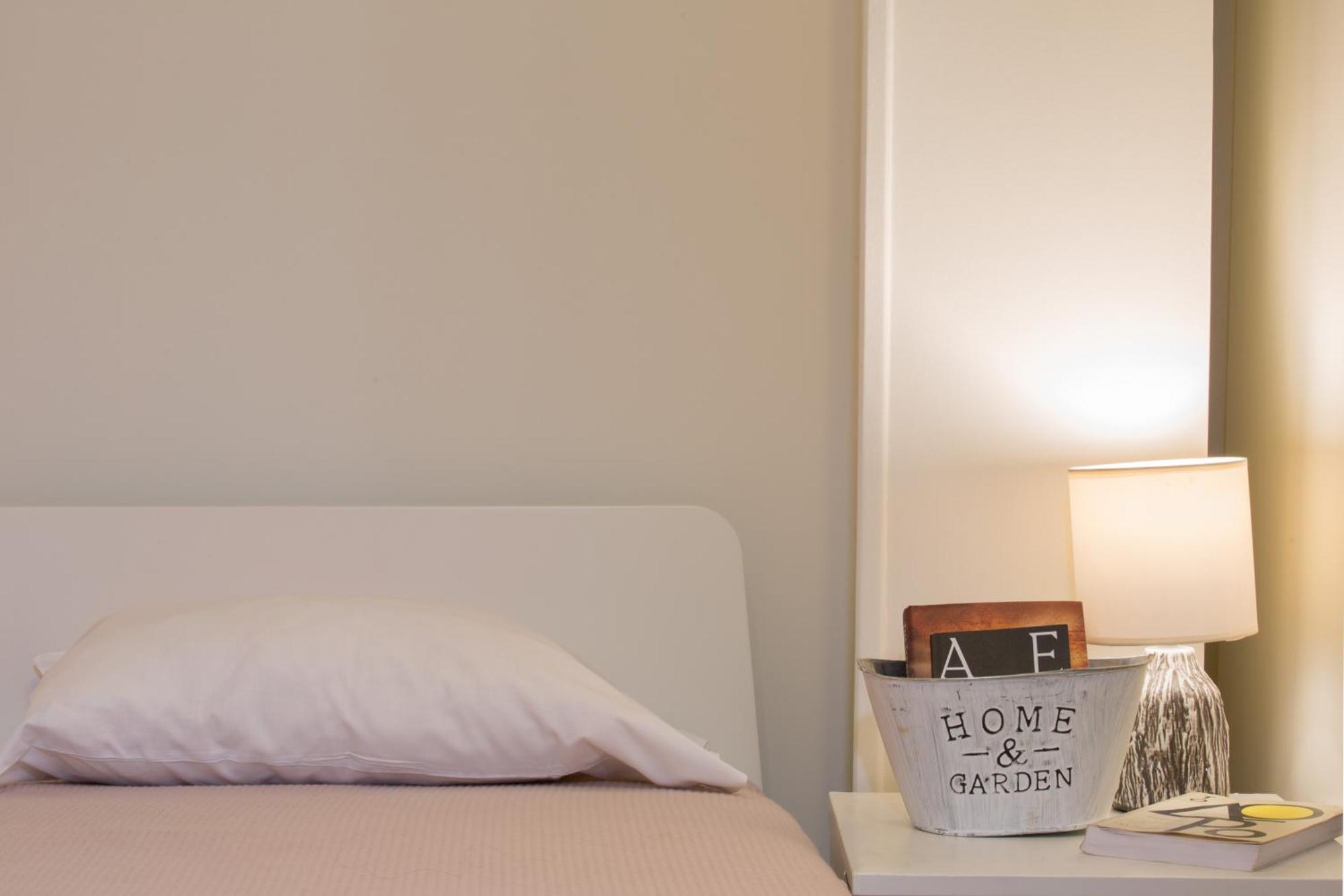 Downtown Quiet Apartment On A Pedestrian Street アテネ エクステリア 写真