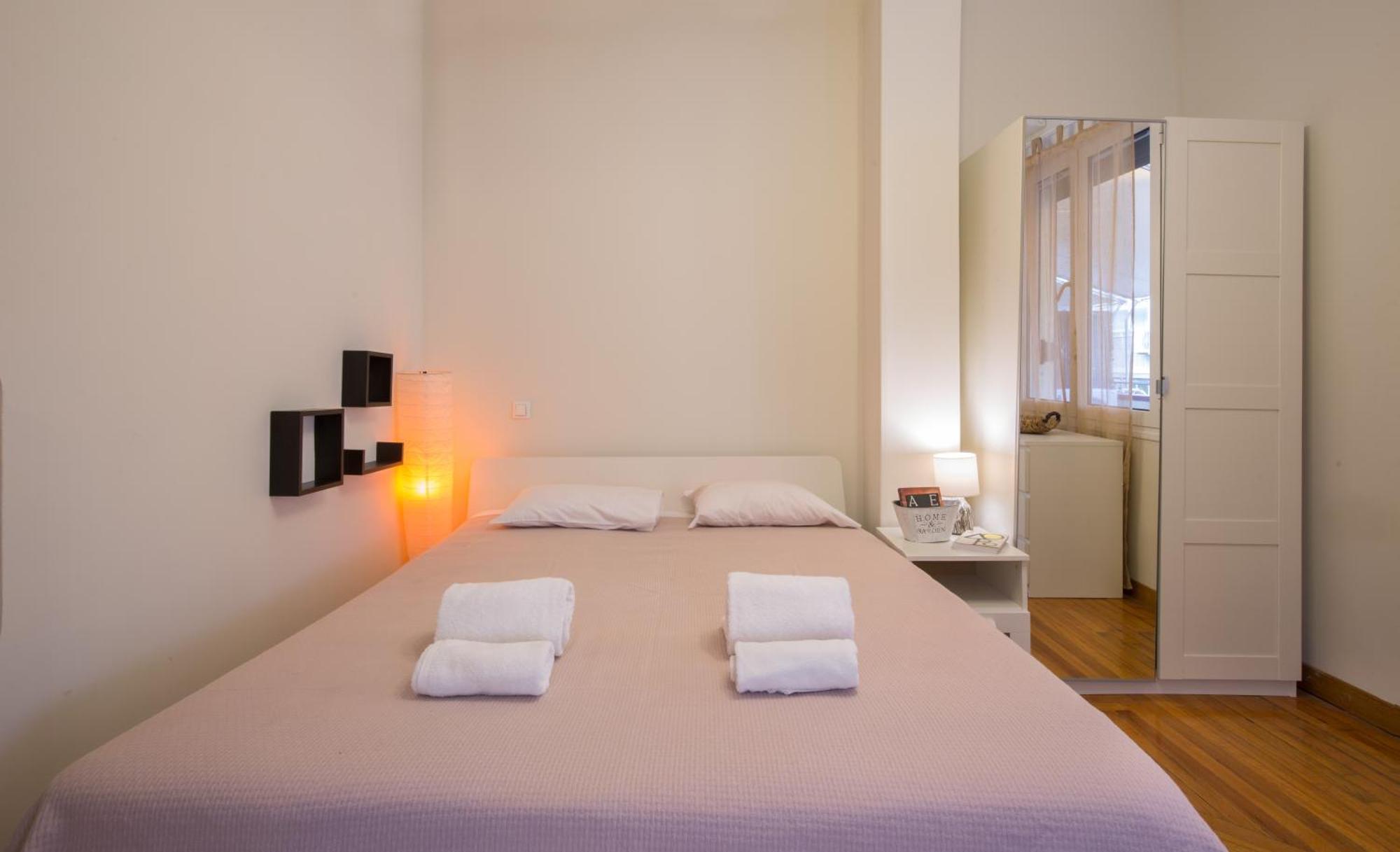 Downtown Quiet Apartment On A Pedestrian Street アテネ エクステリア 写真